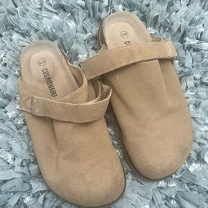 Cushionaire Women's Tan Mules